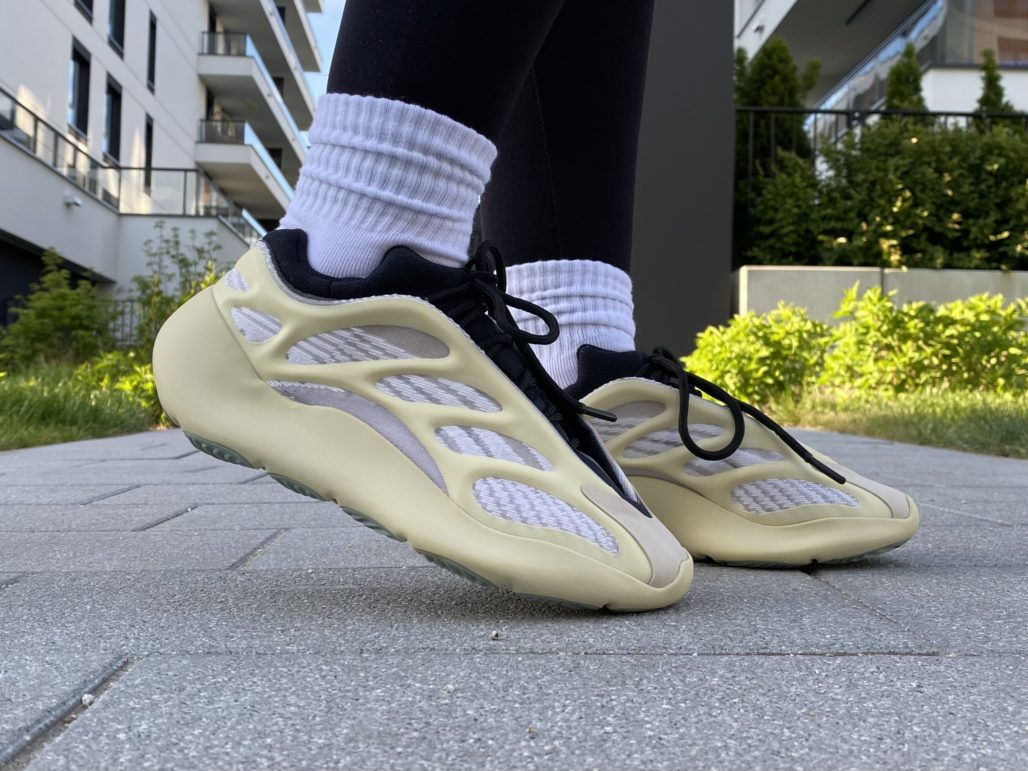 adidas Yeezy 700 V3 «Azael»: обзор и детальные фото кроссовок