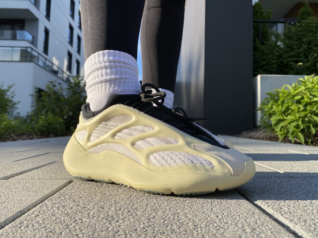 adidas Yeezy 700 V3 «Azael»: обзор и детальные фото кроссовок