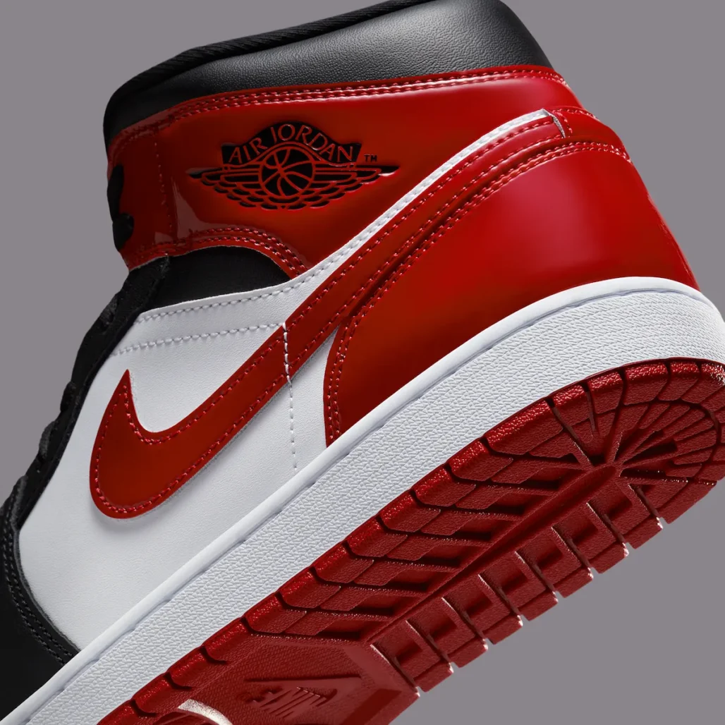 Air Jordan 1 Mid выйдут в SE-версии «Black/Varsity Red» с