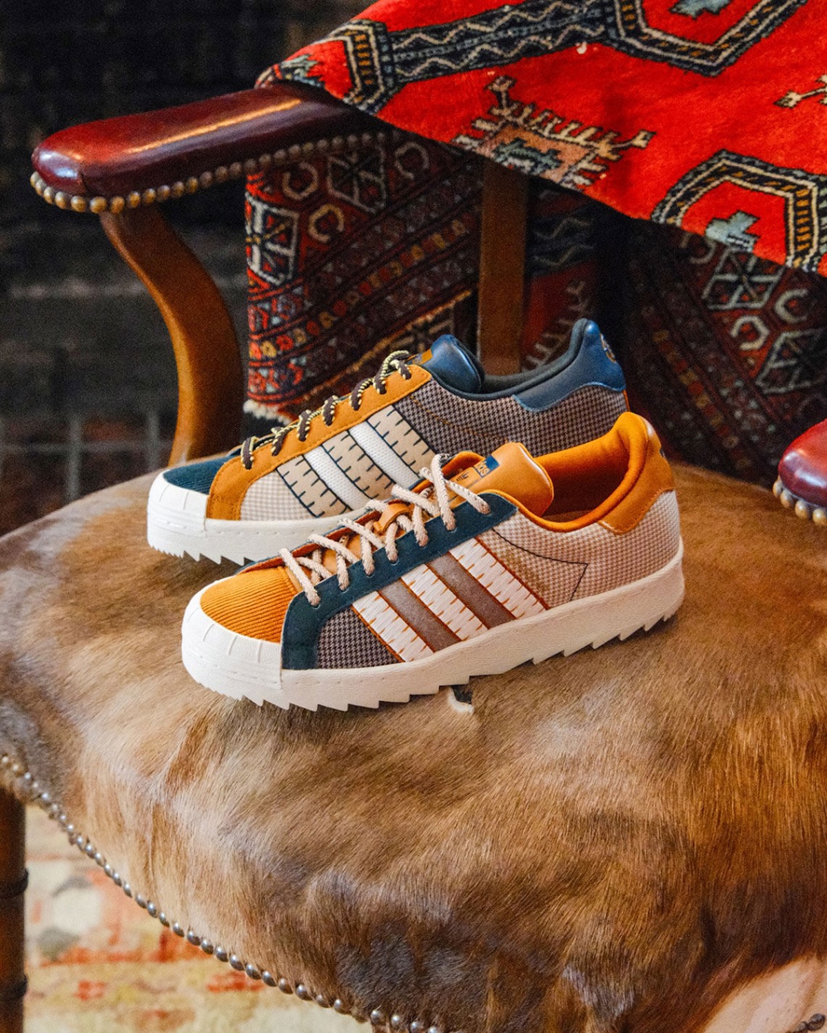 CLOT и adidas выпустят коллаб Superstar «Patchwork» из вельвета и